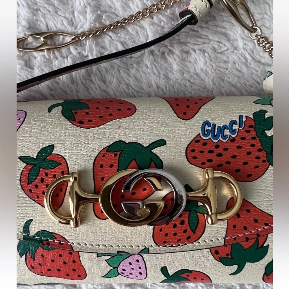 SOLDโค๏ธ ๐GUCCI Strawberry Print Zumi Leather Mini Shoulder Bag Cream & Red - Picture 7 of 11